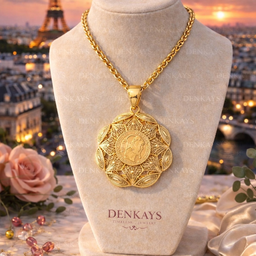 Statement coil necklace